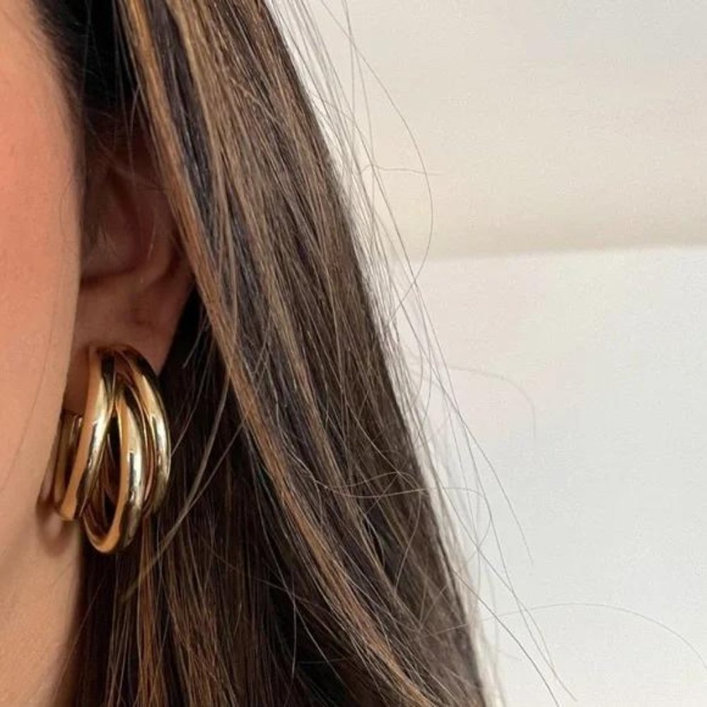 NEW CHUNKY 18K GOLD HOOP EARRINGS, NICE EARRINGS, CUTE EARRINGS. - Picture 2 of 6